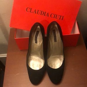 Claudia Ciuti black suede pumps